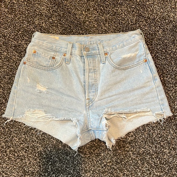 Levi’s High Waisted Denim Shorts - Picture 1 of 4
